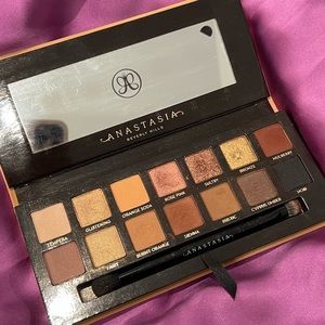 SOFT GLAM Eyeshadow Palette